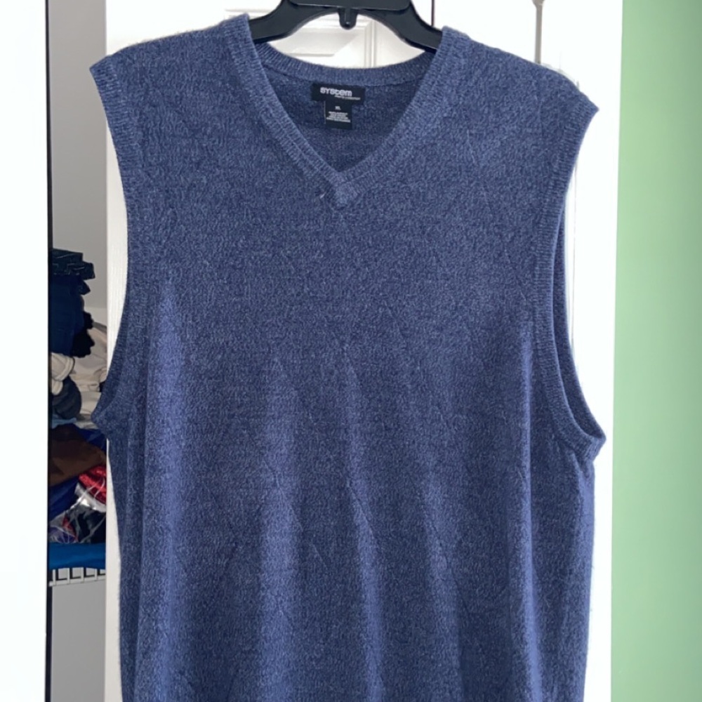 Mens sweater vest like new